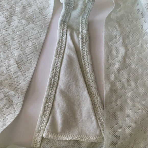 Skims Logo Mesh Thong Bone - Picture 5 of 9